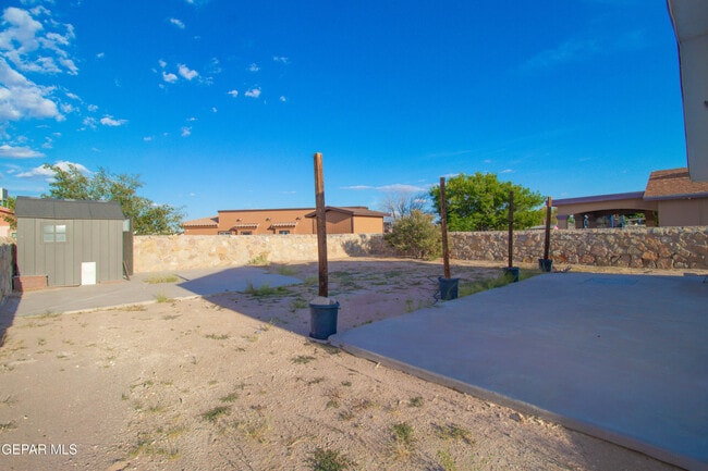 Building Photo - 716 Nazareno St