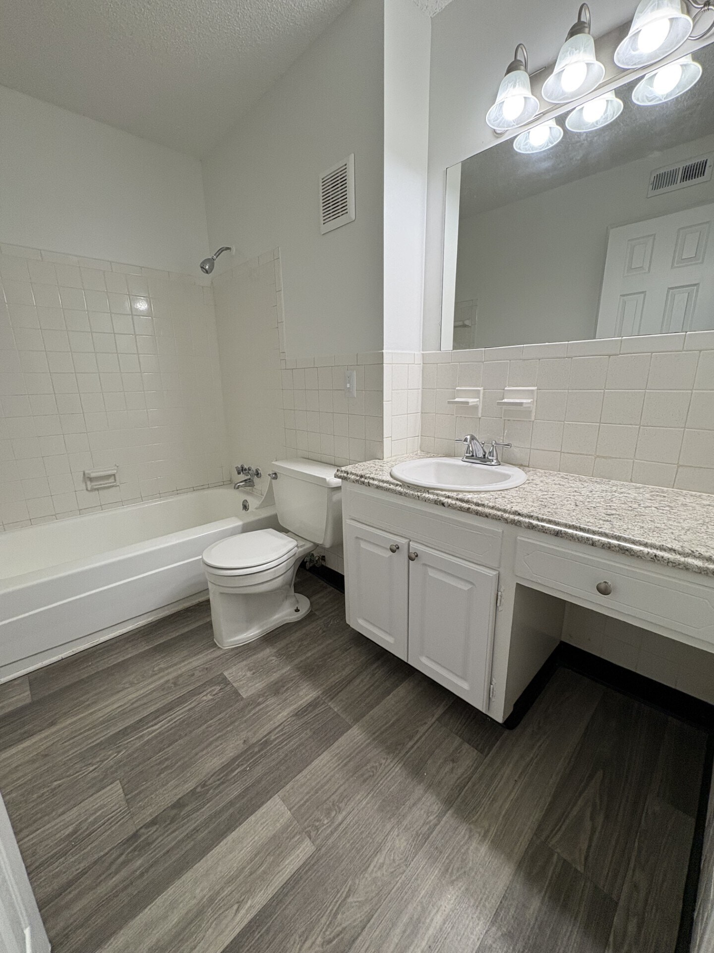 Building Photo - 1005 Hickory Hill Ln