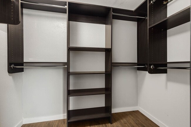 Building Photo - 923 N 100th St