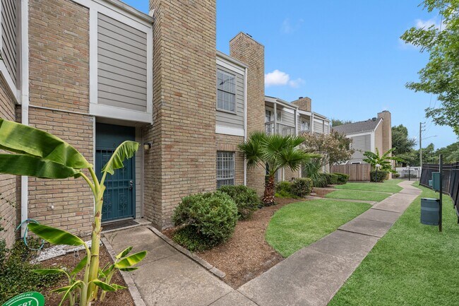 Building Photo - 11710 Southlake Dr