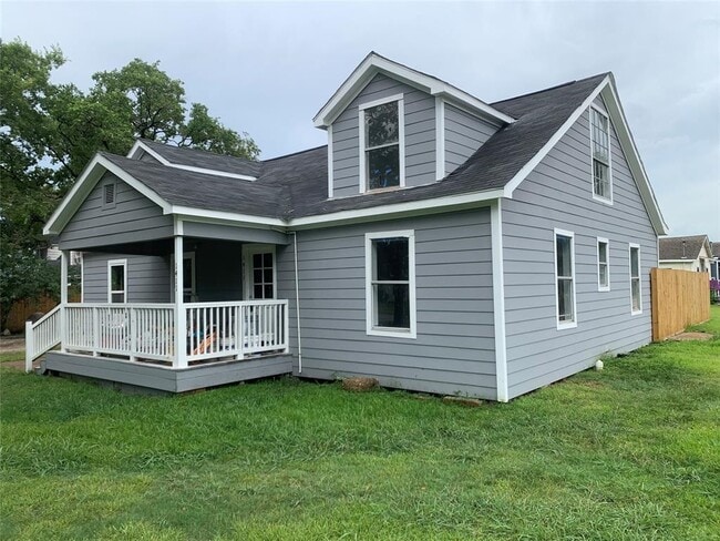 Building Photo - 1411 Miles St