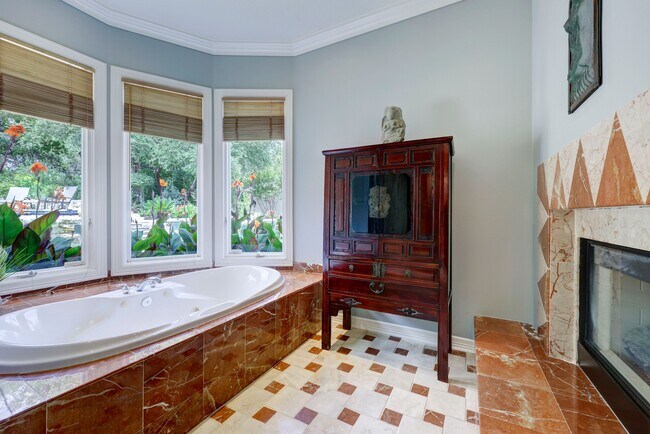 Building Photo - 102 Wood Trail