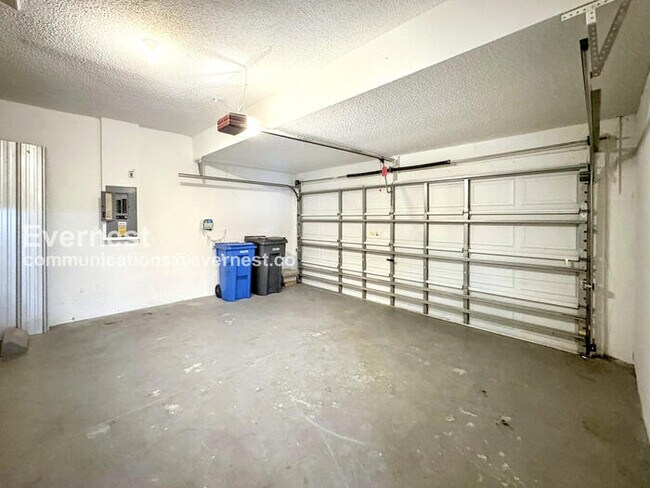 Building Photo - 10308 Birdwatch Dr