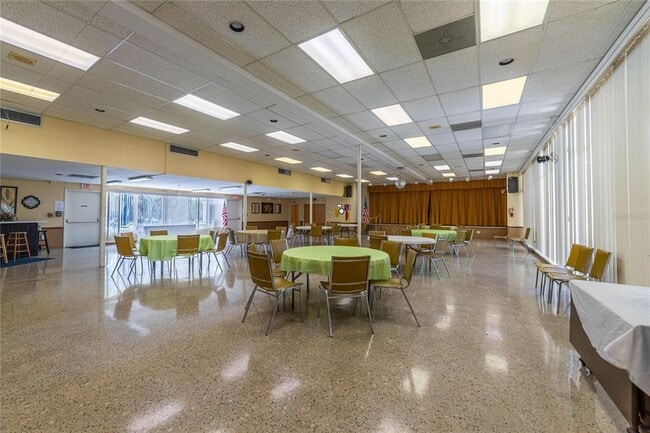 Building Photo - 2127 Scotland Dr