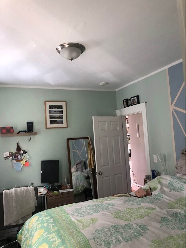 Building Photo - 64 Percival St