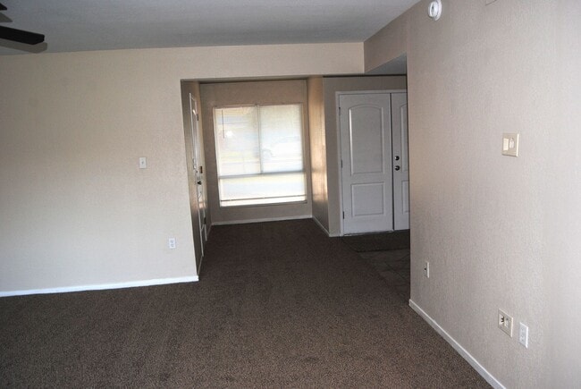 Building Photo - 5701 Daggett Ave