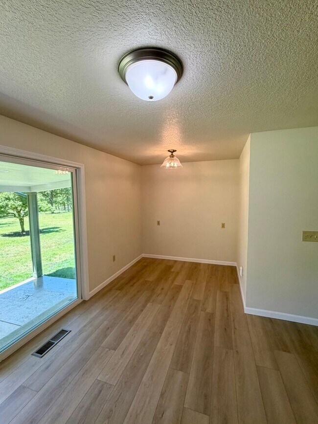Building Photo - Newly Renovated Riverfront 3BR House - Available 8/1/2026
