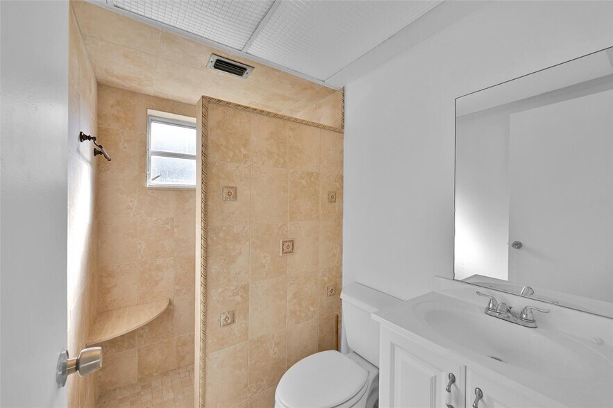 Building Photo - 4011 Coral Springs Dr