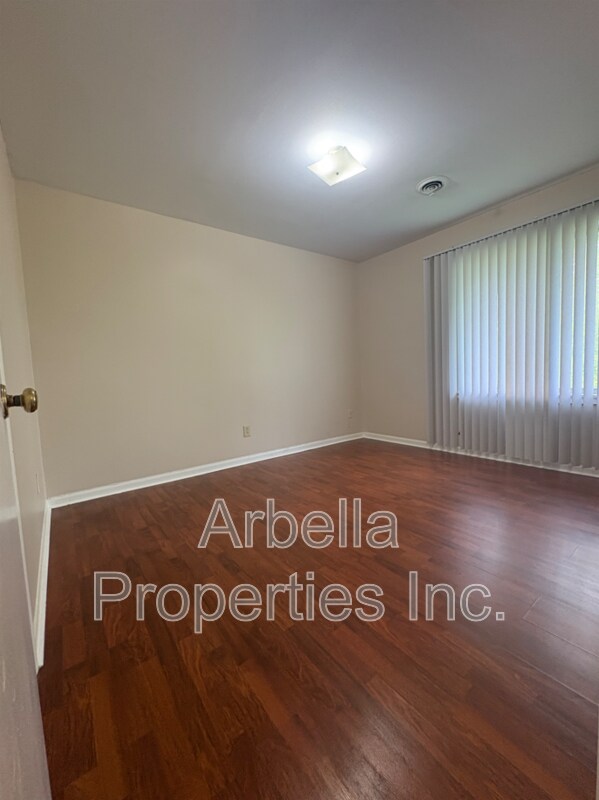 Building Photo - 103 Beech St