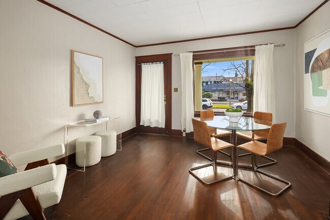 Building Photo - Charming 1 Bedroom  Downstairs Unit