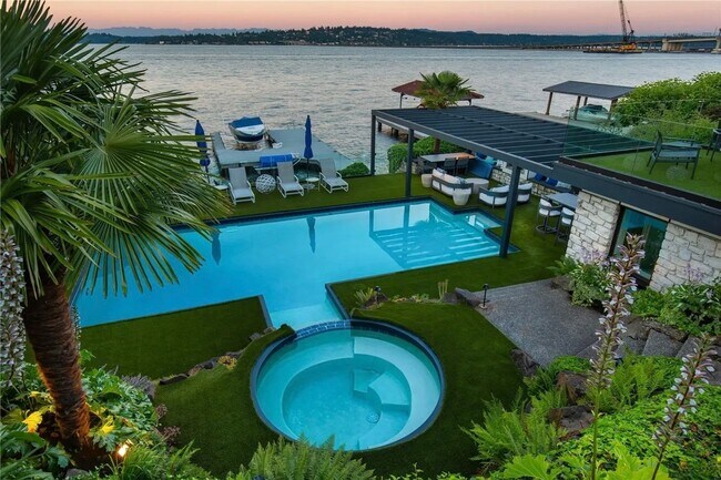 Building Photo - Leschi Waterfront Home