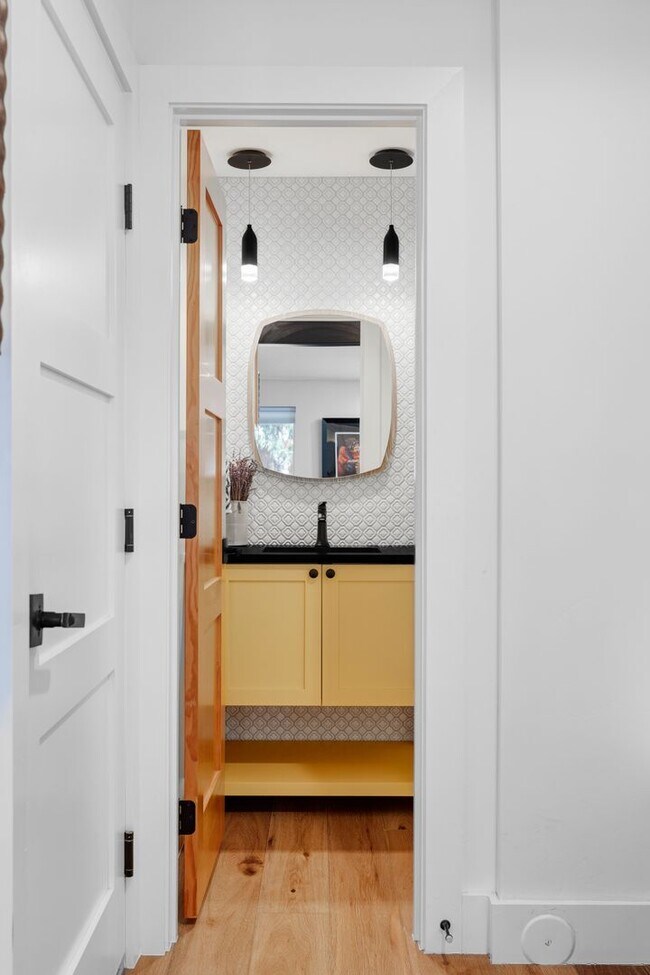 Building Photo - Modern 2 BDR Retreat: Serene Backyard