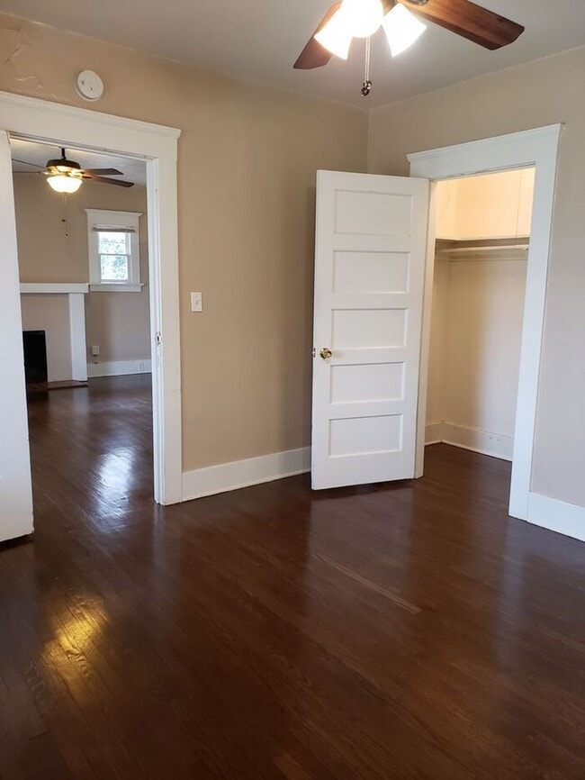 Building Photo - Craftsman style duplex w/ parking in N. Pa...