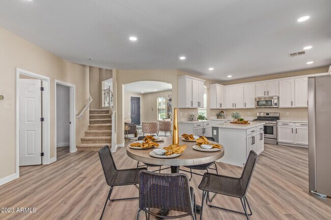 Building Photo - 32934 N Cherry Creek Rd