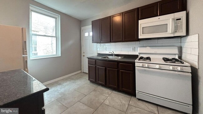 Building Photo - 22 N Conestoga St