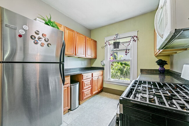 Kitchen - 520 5th Ave SE