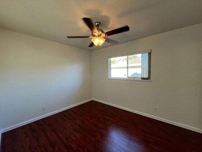 Building Photo - MOVE IN READY 3+2 home in Northridge w/RV access, appliances included + central HVAC!
