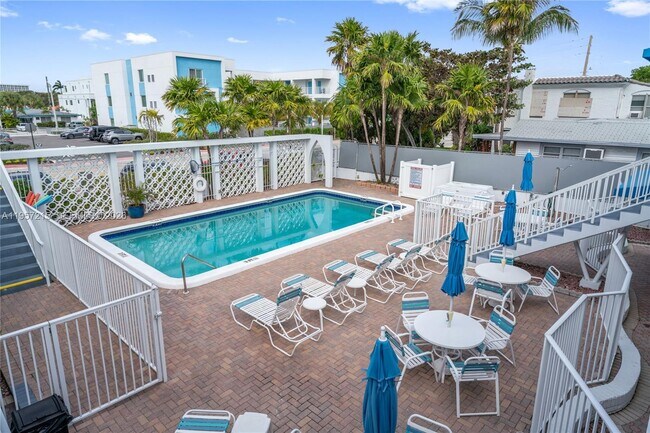 Building Photo - 4228 N Ocean Dr