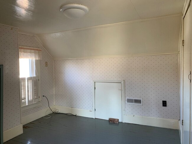 Building Photo - 212 Alden St