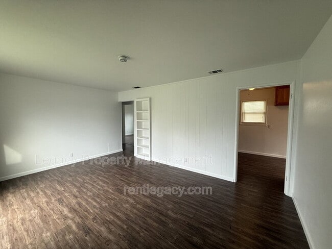 Building Photo - 5657 Bonniemae Way