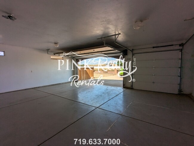 Building Photo - 1325 N Challenger Pl