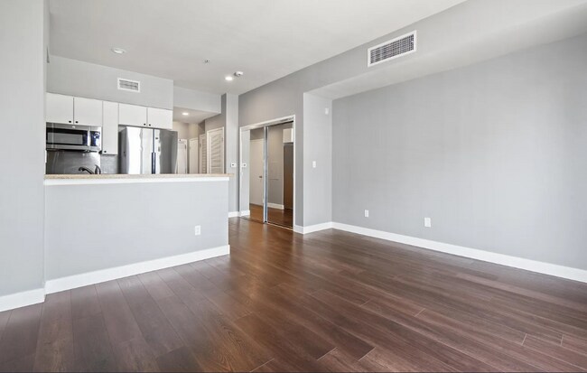 Building Photo - 445 Island Ave