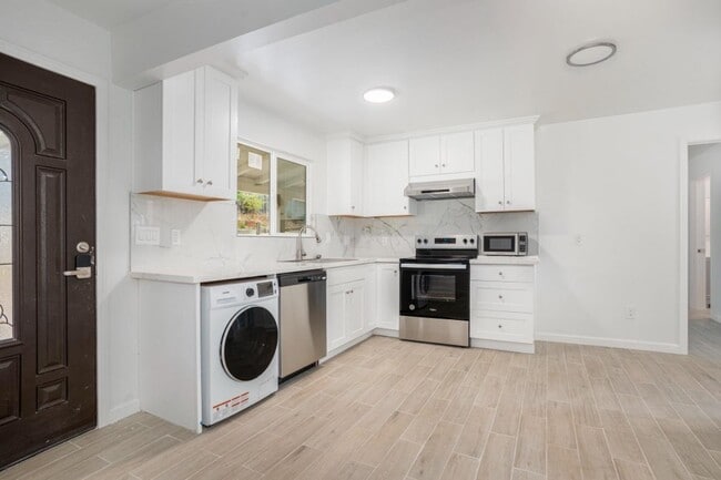 Building Photo - 5250 Sunset Dr