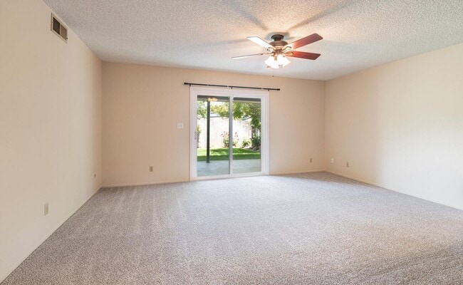 Building Photo - Charming 3-Bedroom Home with Beautifully U...