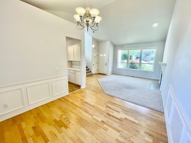 Primary Photo - Stylish Bull Mountain Home – 3 Bed, 2.5 Ba...