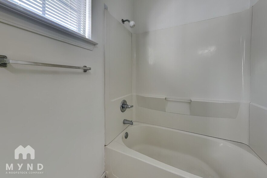 Building Photo - 6325 Mallard View Ln