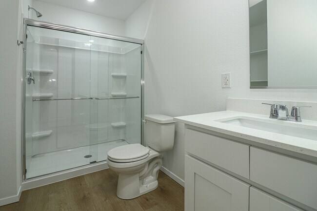 Building Photo - 3122 S 15th Pl