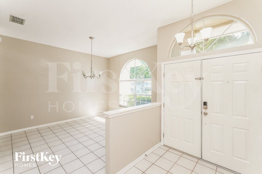 Building Photo - 9712 Glenpointe Dr