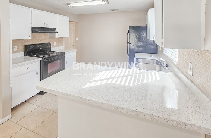 Building Photo - 28305 International Dr