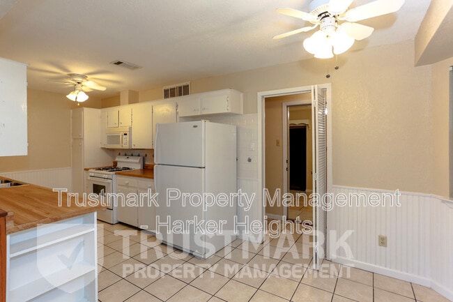 Building Photo - 417 Cottonwood Dr