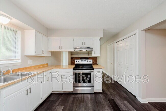 Building Photo - 11313 Wolf Ln