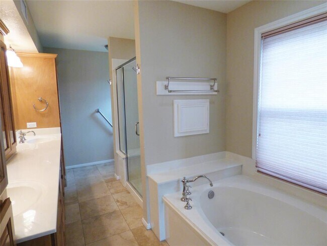 Building Photo - 1027 Short Reach Dr