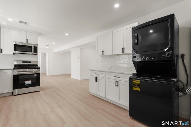 Building Photo - 64 Soundview Ave