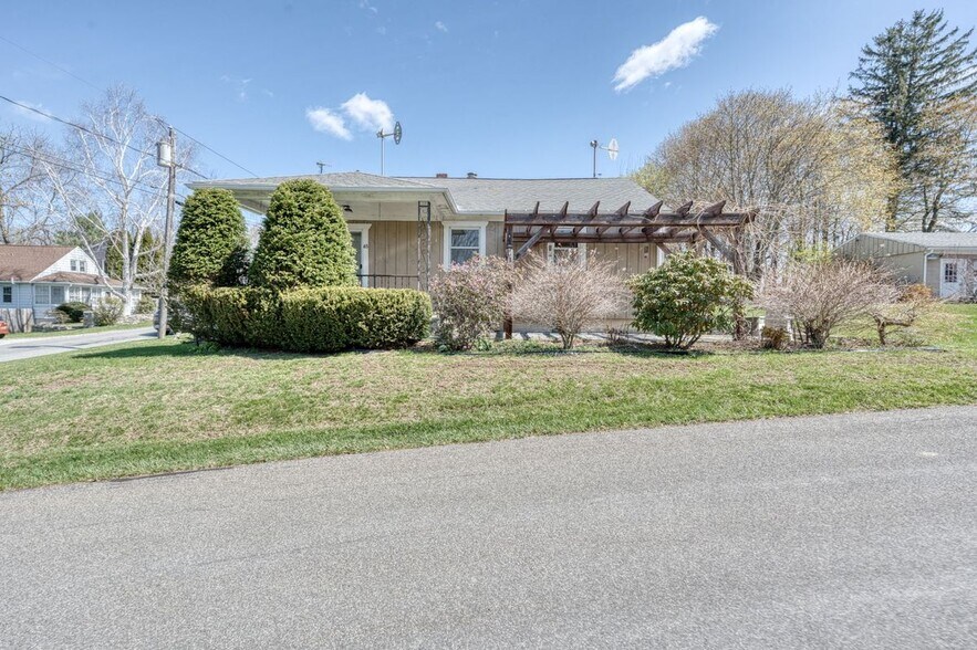 Building Photo - 65 Tyler Lake Heights Rd
