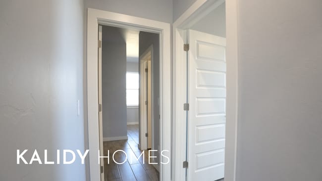 Building Photo - 303 Kirks Holw