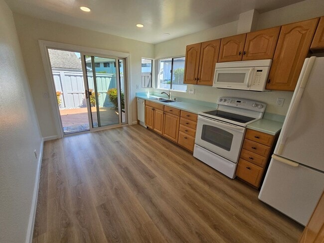 Building Photo - Beautiful la Jolla condo