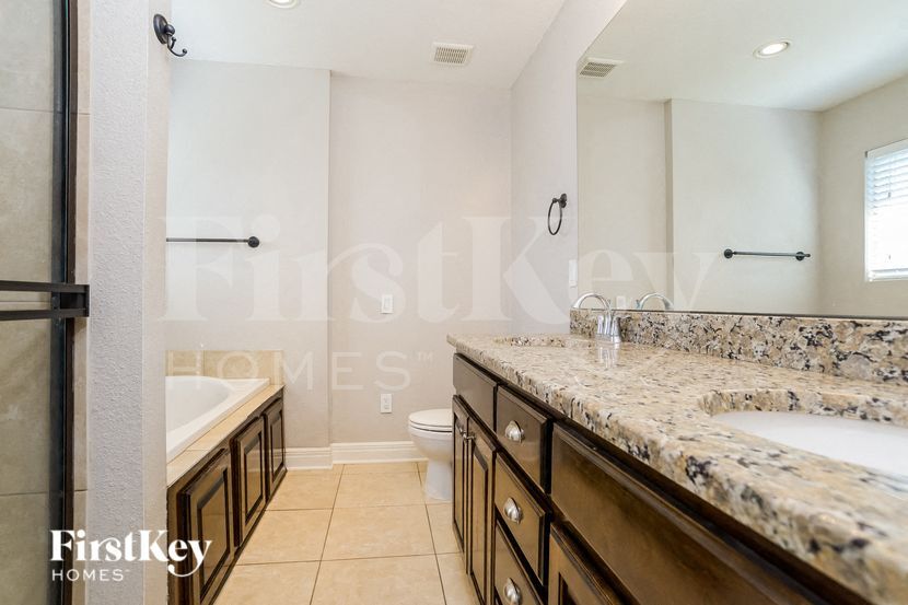 Building Photo - 10511 Augusta Dr