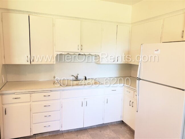 Building Photo - This property offers a NO DEPOSIT option a...