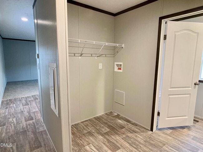 Building Photo - 553 Country Ln