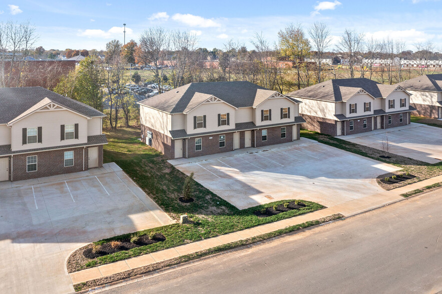 Building Photo - 1004 Glenkirk Dr