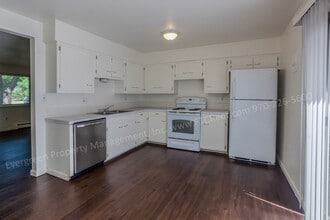 Building Photo - 1606 N Estrella Ave