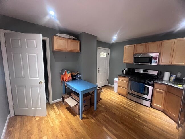 Building Photo - 6 Arcadia St