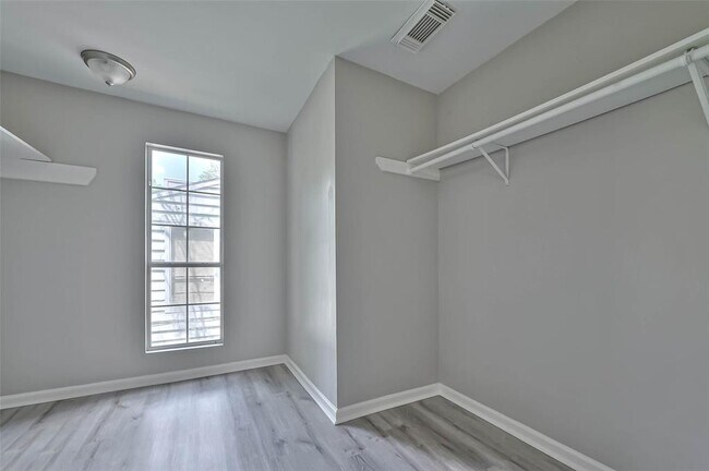 Building Photo - 17805 Villa Way Dr