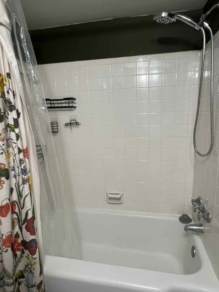 Building Photo - 1801 Clydesdale Pl NW