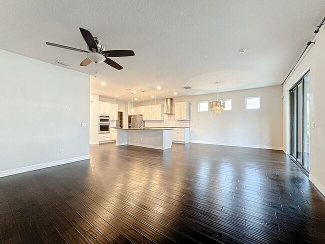 Building Photo - Executive Home with 5 bedrooms / four 1/2 ...