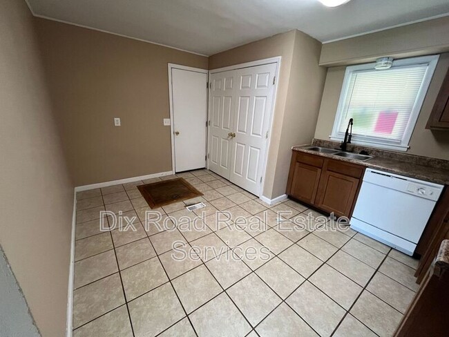 Building Photo - 52 Van Buren Dr